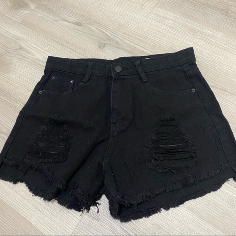NWT Black distressed high waisted jean shorts - Picture 4 of 5
